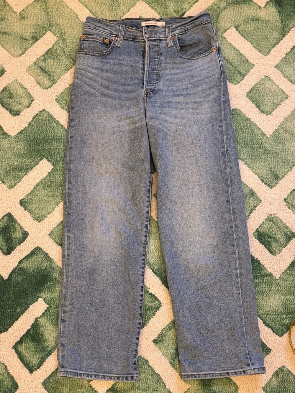 EUC Levis high rise Ribcage Straight jeans size 27